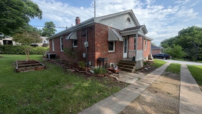 Building Photo - 520 West Eighth Street