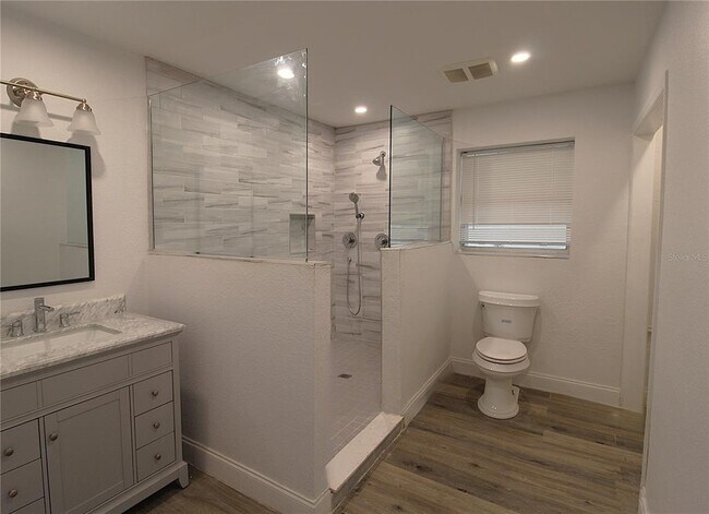 Building Photo - 2345 Floyd St