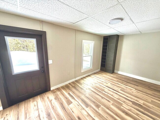 Building Photo - 415 S James St