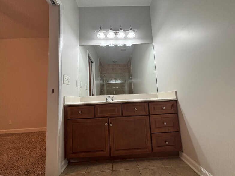 Building Photo - 161 Avalon Dr