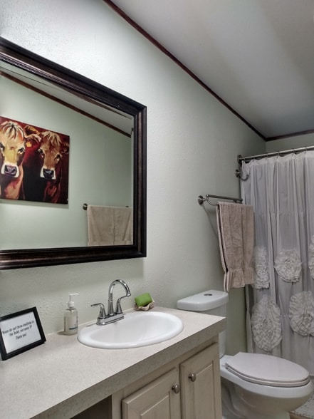 Building Photo - 739 Proctor Ln