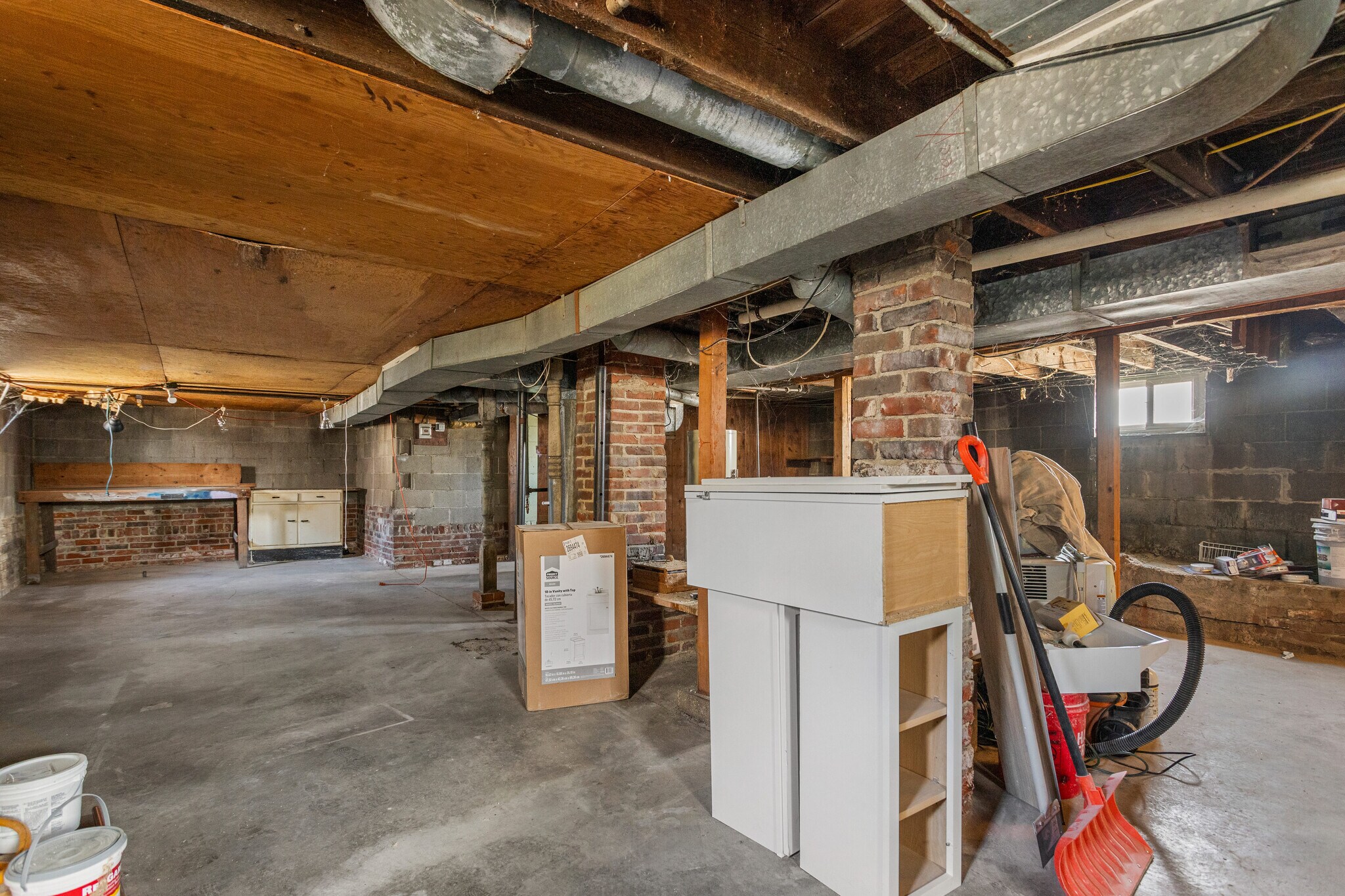 Building Photo - 402 E Elm St