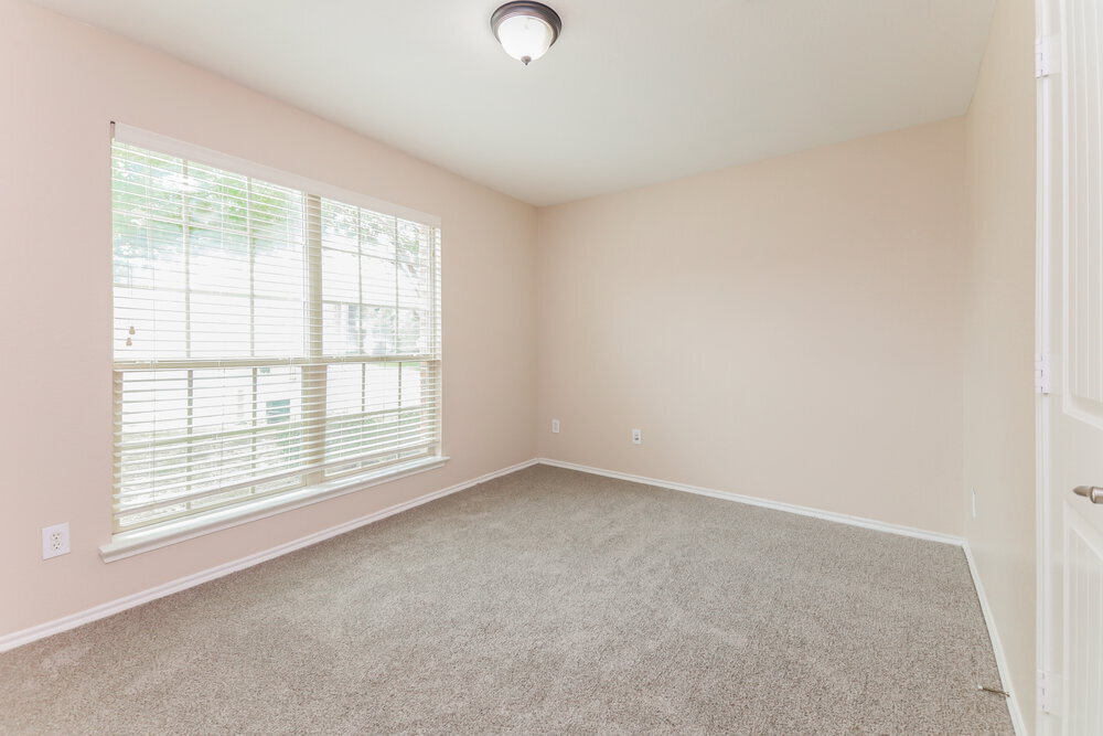 Building Photo - 2033 Club Oak Dr