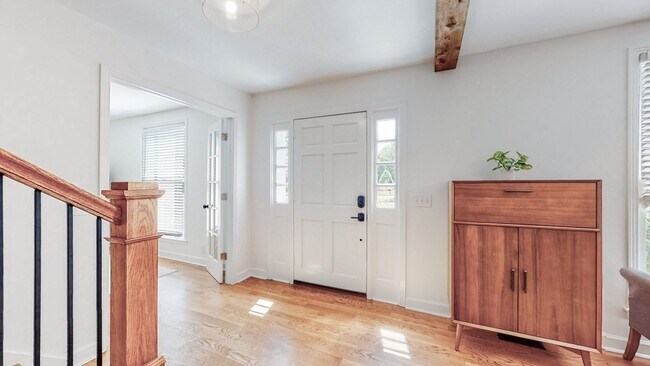 Building Photo - **RENOVATED COLONIAL ON OVER AN ACRE ZONED FOR WILLIAMSON COUNTY BRENTWOOD SCHOOLS**
