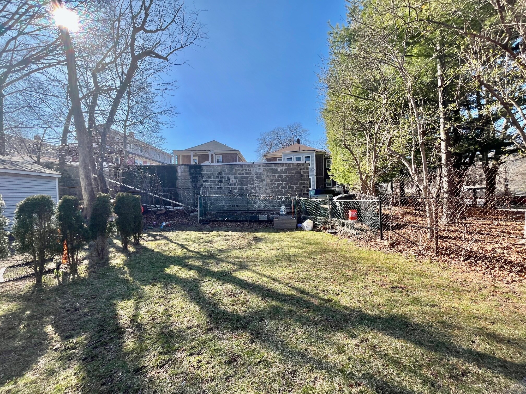 Building Photo - 148 Thorndike St