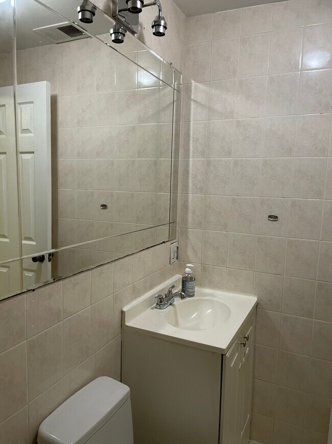 Building Photo - 38 Pebble Ln