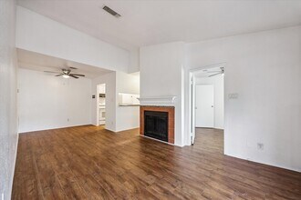 Building Photo - 768 Memorial Mews St