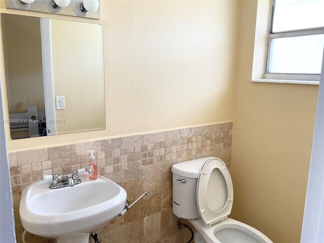 Building Photo - 8611 SW 137th Ave