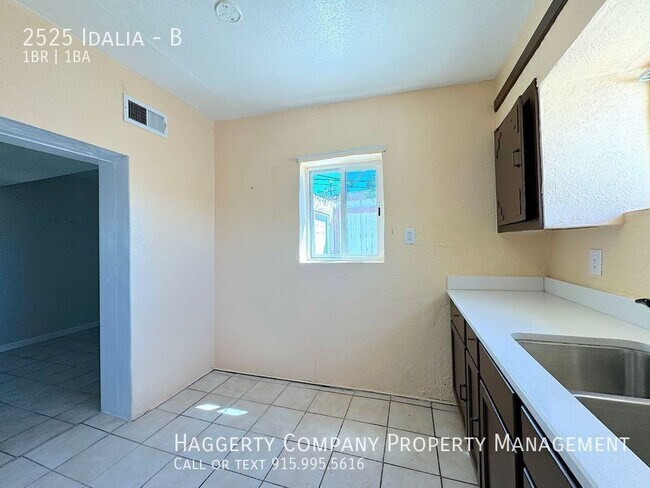 Building Photo - 2525 Idalia-B