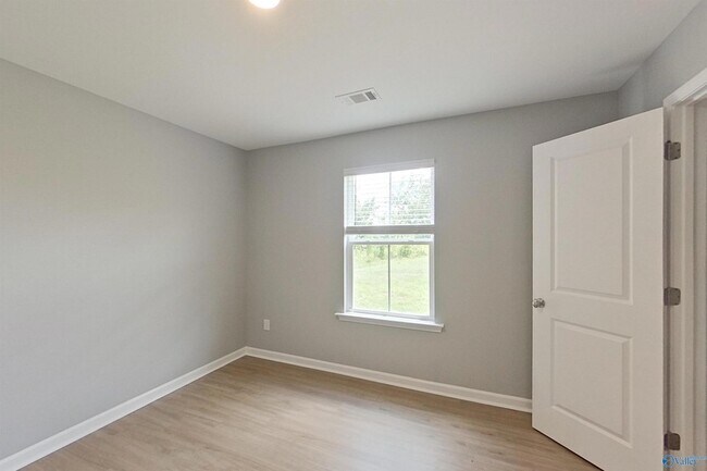 Building Photo - 664 June St