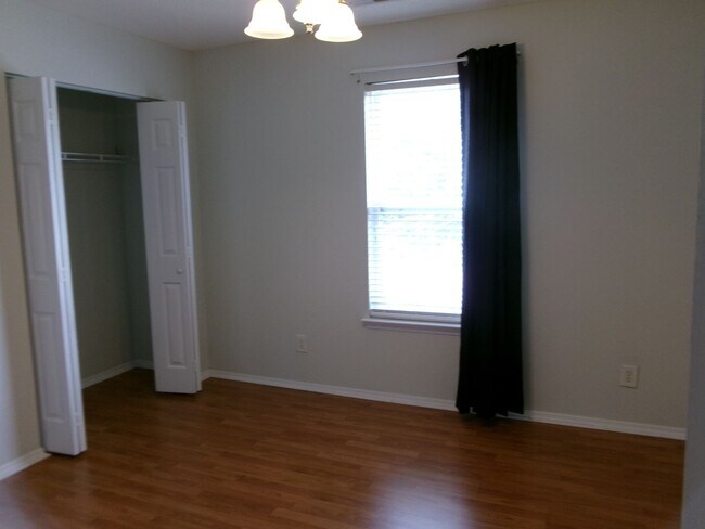 Building Photo - 3 bedroom, 2.5 bath home located in Bellegrove Preserve