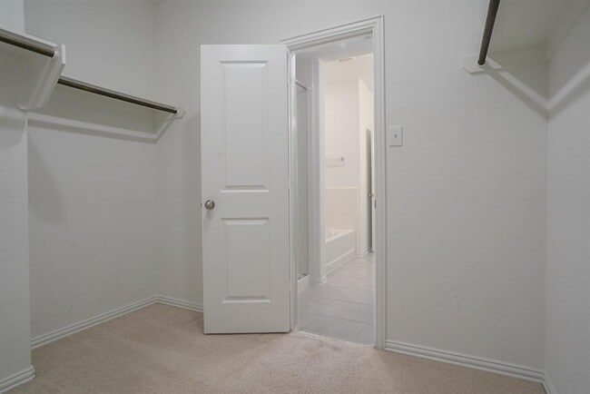 Building Photo - 16114 Sommerall Creek Ln