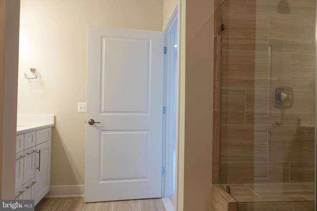 Building Photo - 210 Decoverly Dr