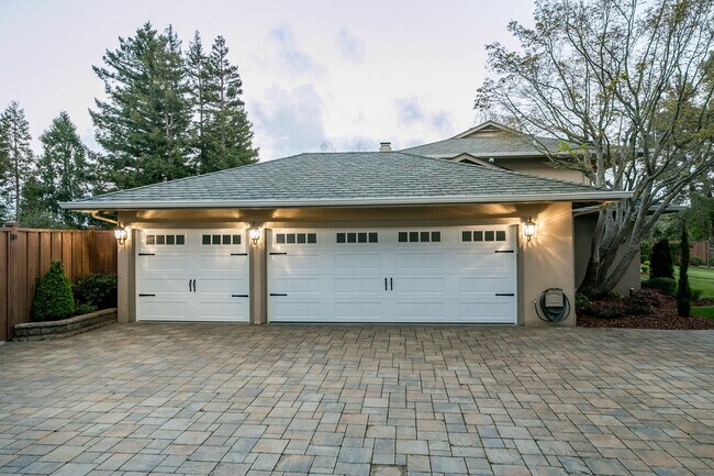 Building Photo - 30 Trophy Ct