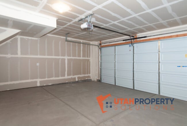 Building Photo - 396 S 980 W