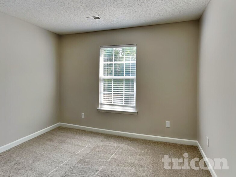 Building Photo - 3933 Far West Dr