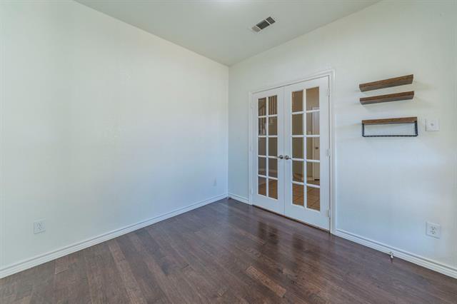 Building Photo - 7042 Hedgebrook