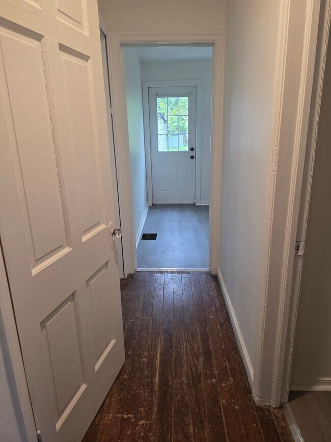 Building Photo - Updated 4-Bedroom, 1-Bathroom Home with Garage & Basement – $1,425/Month | Accepting Section 8
