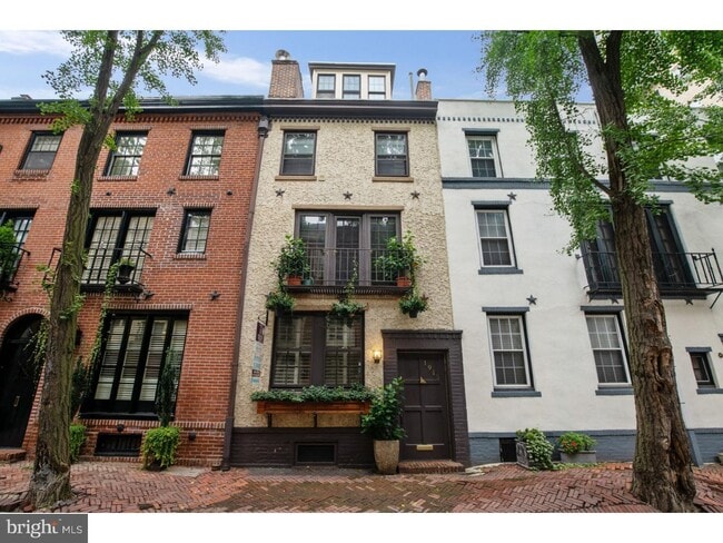 Building Photo - 1915 Panama St