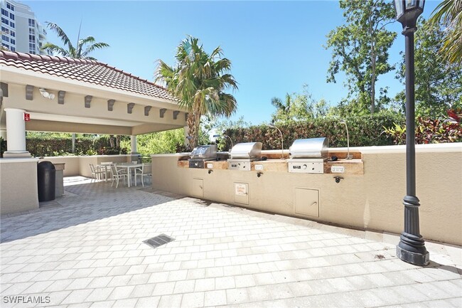 Building Photo - 7225 Pelican Bay Blvd
