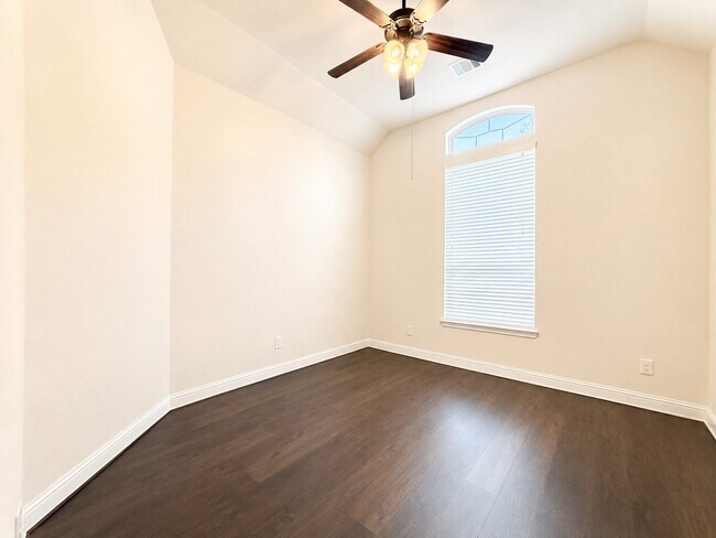 Building Photo - 7742 Candlelight Park Ln
