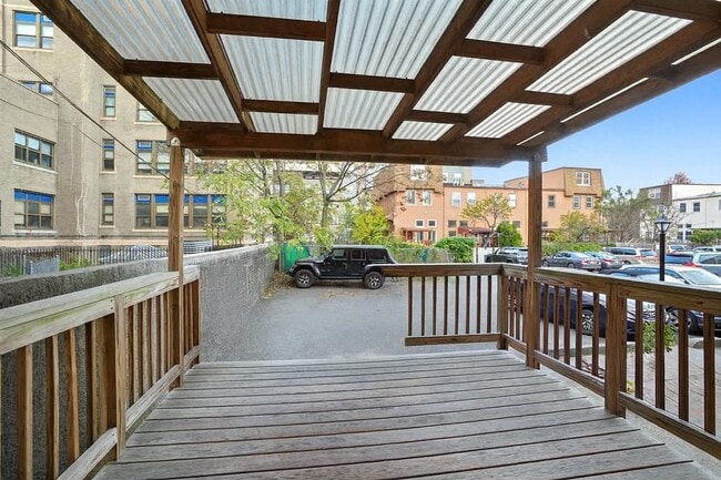 Building Photo - 210 Pavonia Ave