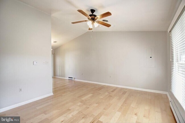 Building Photo - 430 Banksia Dr