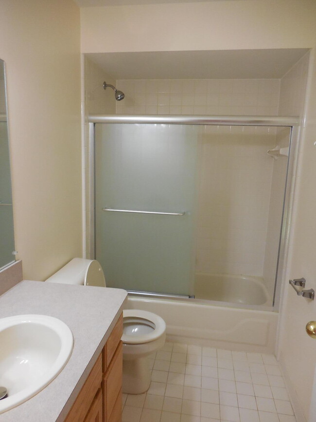 Building Photo - 3020 Gallinger Dr