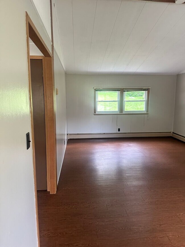 Building Photo - 3 Bed / 1.5 Bath Single-Family Home – Near Shippensburg Borough