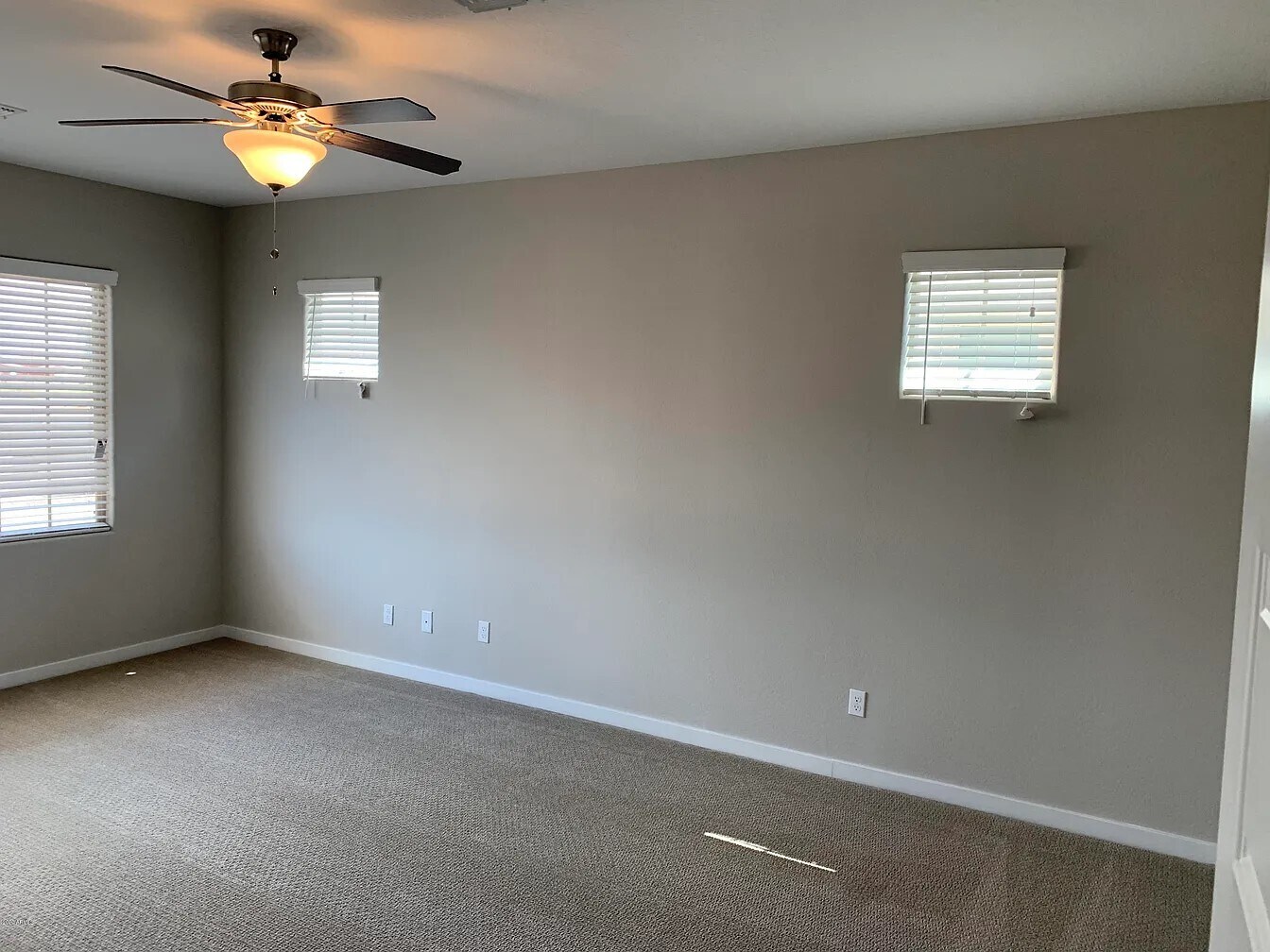 Building Photo - 715 N Sparrow Dr