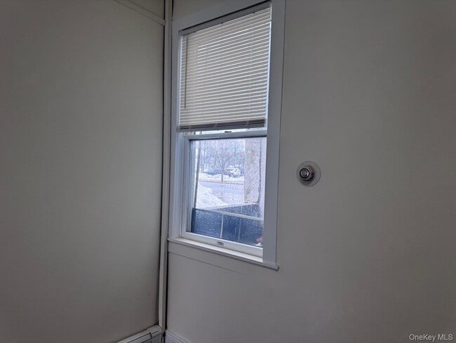 Building Photo - 62 Jerusalem Ave