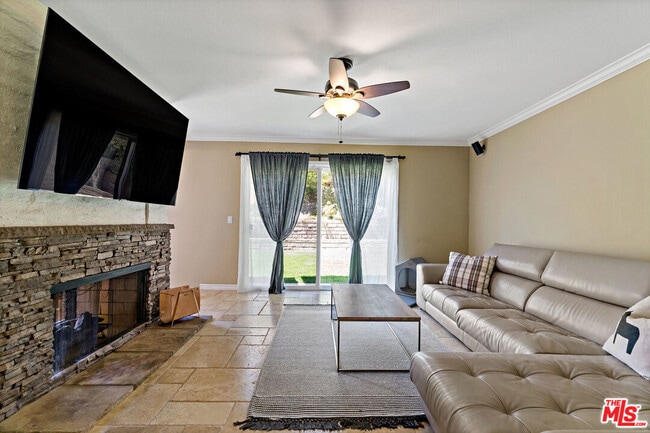 Building Photo - 683 Triunfo Canyon Rd