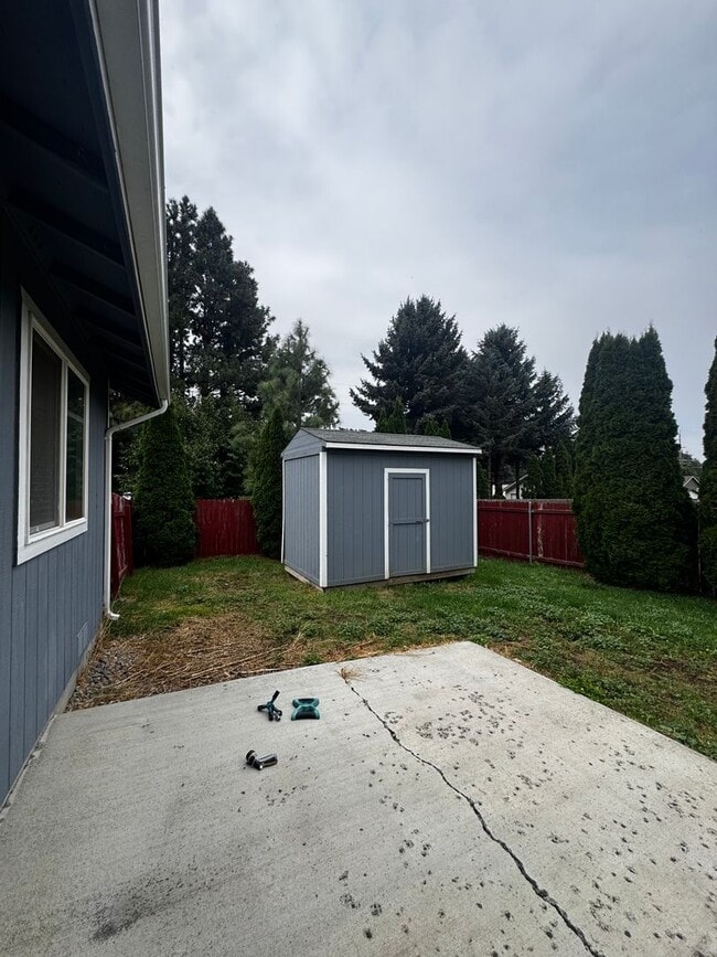 Building Photo - 2203 N Abbey Glen Ct