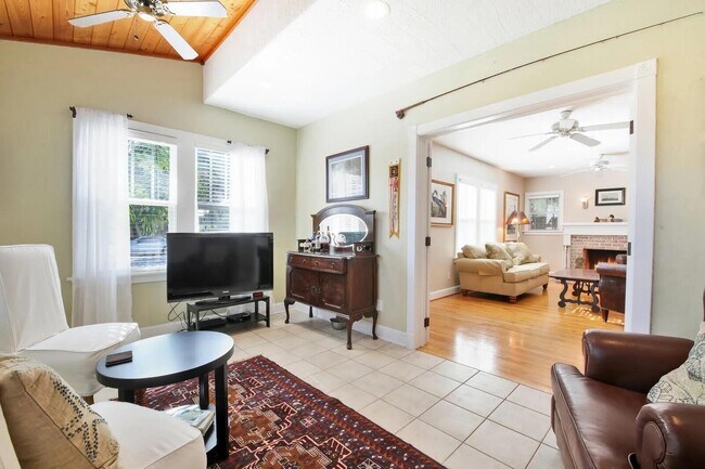 Building Photo - 607 Flamingo Dr