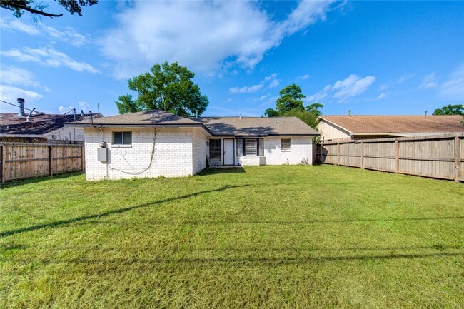 Building Photo - 7838 Royalwood Dr