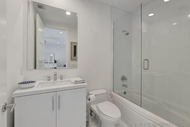 Building Photo - 17070 Royal Cove Way