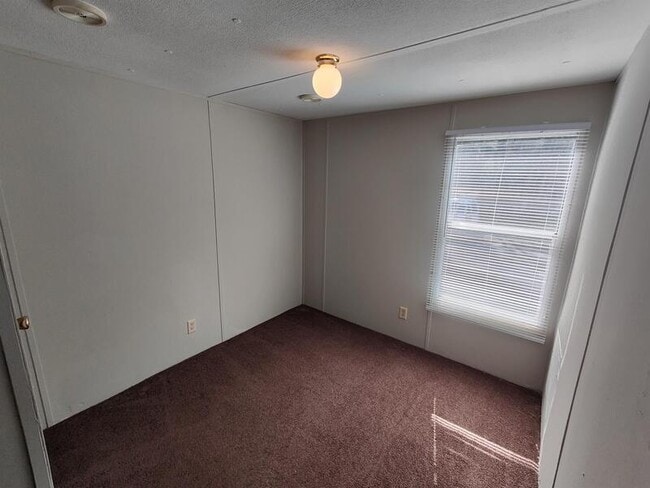 Building Photo - 308 Sunshine Dr