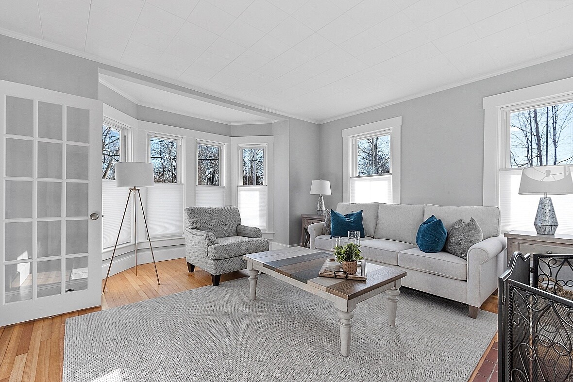 Building Photo - 12 Hollis St