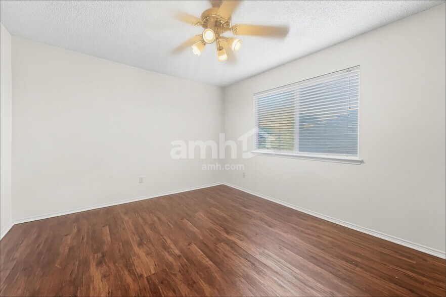 Building Photo - 8551 Western Meadows Dr