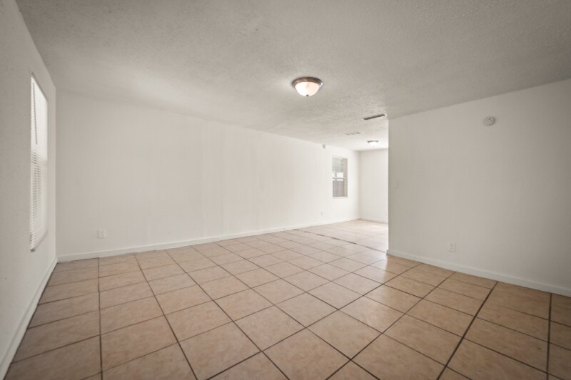 Building Photo - 304 Bernard Rd