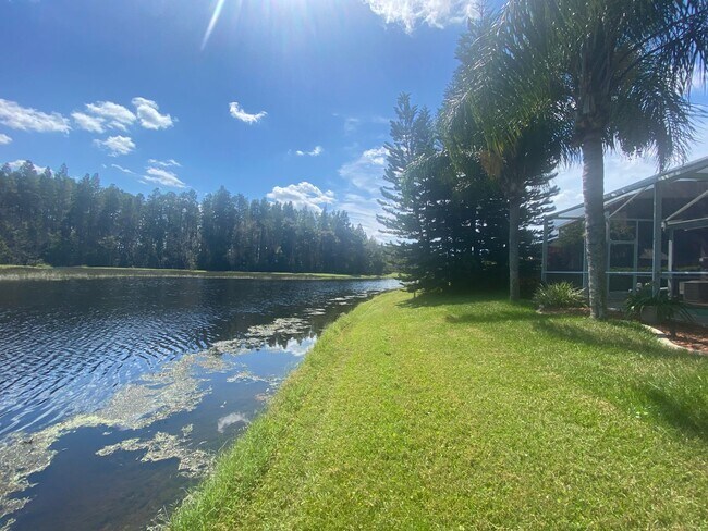 Building Photo - 5 BEDROOM HOUSE WITH PRIVATE POOL AND LAKE...
