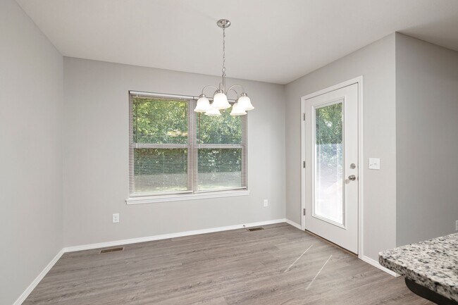 Building Photo - 662 S Long Dr