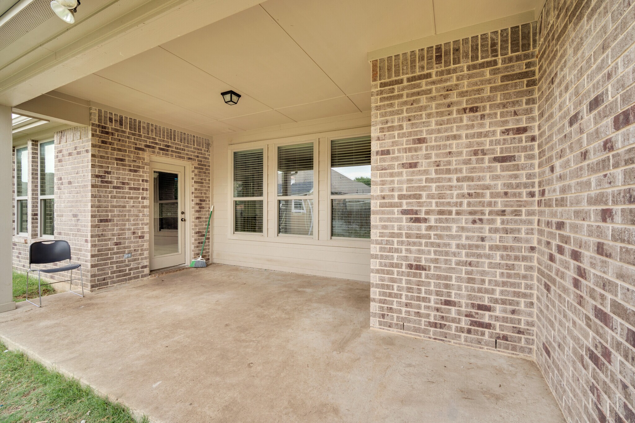 Building Photo - 437 Whispering Willow Dr