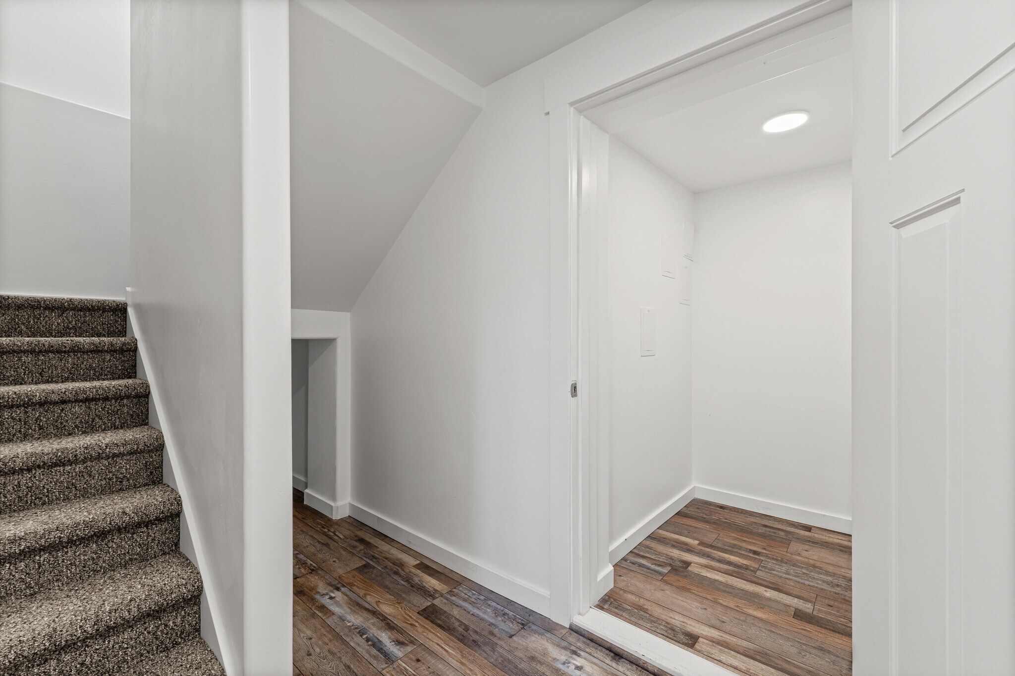 Building Photo - 4883 E Silver Ridge Rd