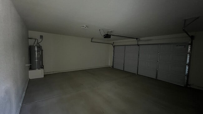 Building Photo - DESERT SANDS