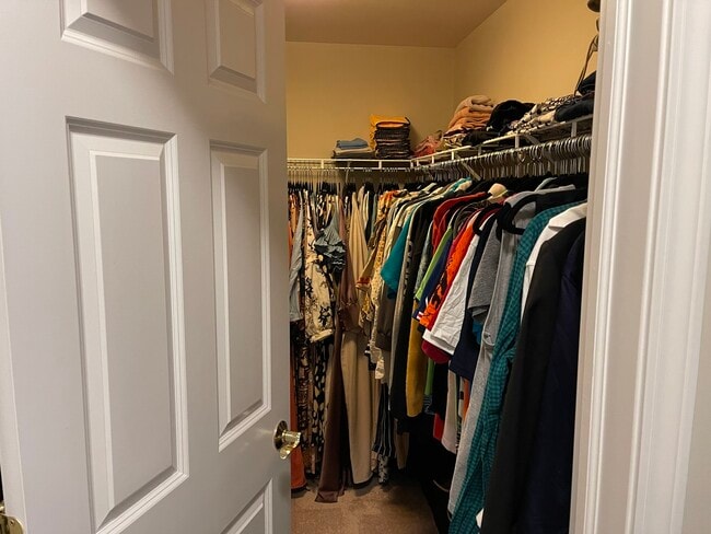 Building Photo - 6400 N Northwest Hwy