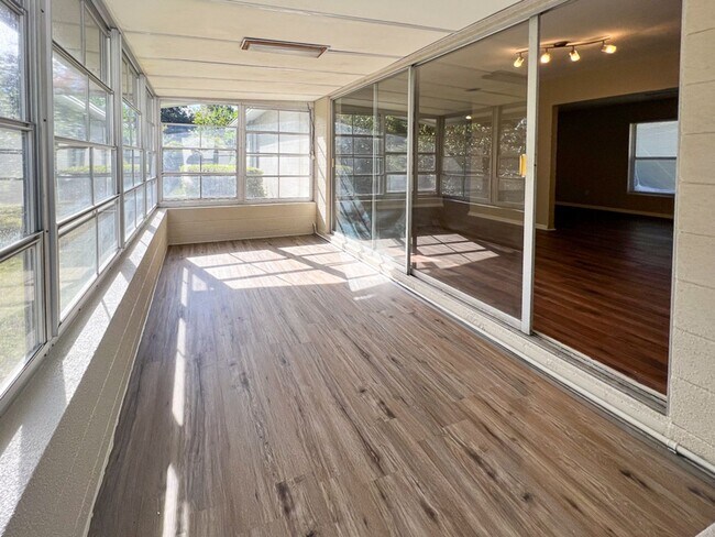 Building Photo - Pet Friendly 3BR/2BA NW Gainesville Home - Available mid-July!