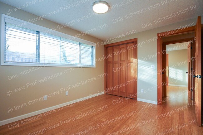 Building Photo - 14210 SW Rochester Dr