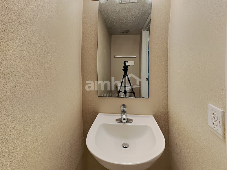 Building Photo - 13819 Gentle Woods Ave