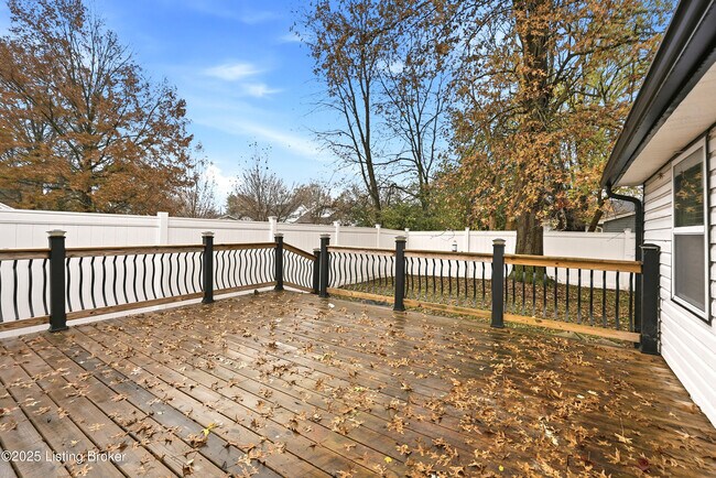 Building Photo - 702 Gheens Ave